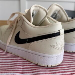 Air Jordan Cream low top Sneakers!